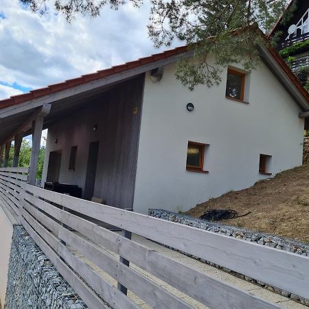 Chata Eliska Hrdlicka, Cim U Prahy Luaran gambar